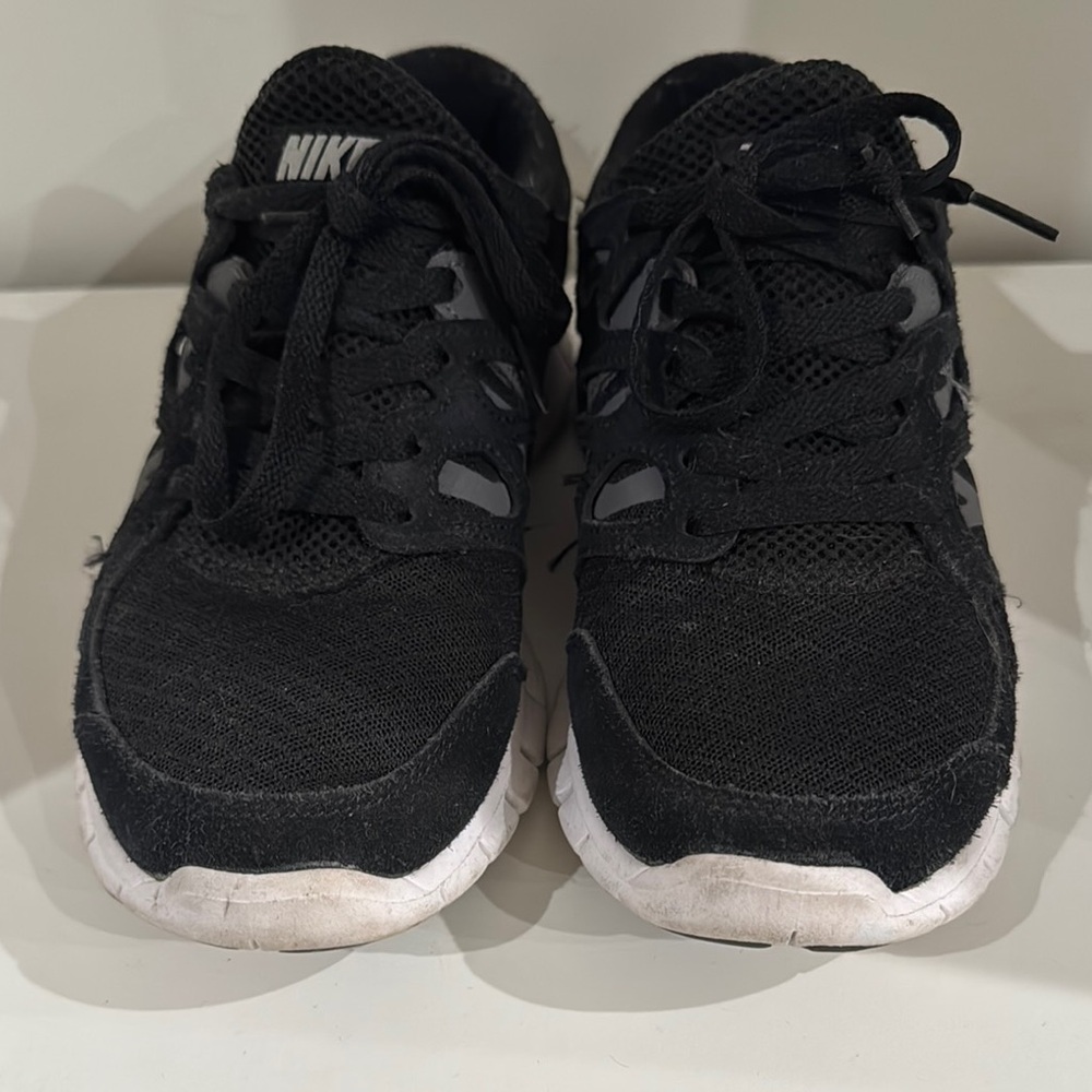 Nike Women’s Black Running Shoes- Nike Free Run 2